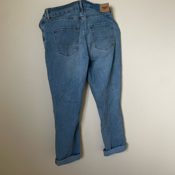Denizen from Levi’s Mid Rise Slim Jeans Light Wash - Picture 5 of 5